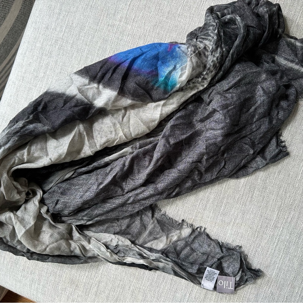 Tilo Scarf - Picture 5 of 6